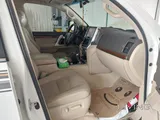 سيارة عائلية مستعملة من نوع VXR موديل 2018 للبيع.